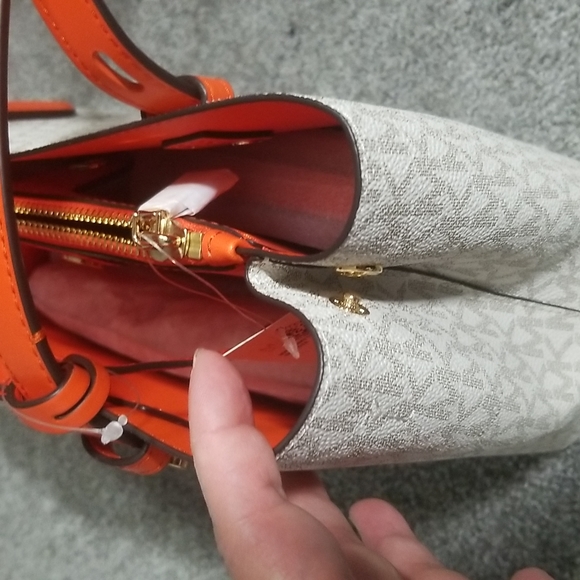 Michael Kors Small Mel Signature Tote/Shoulder Bag - Picture 11 of 14